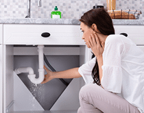 Leaking-Pipe-under-kitchen-sink-min
