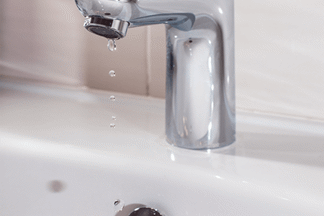 Faucet-with-drip-min