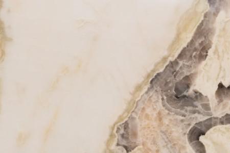 Signs of Hidden Mold Behind Wallpaper and How to Detect It