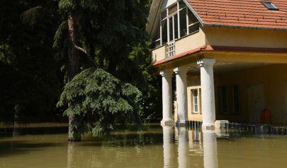 A Flood Restoration Company Should Protect Acworth Flooring